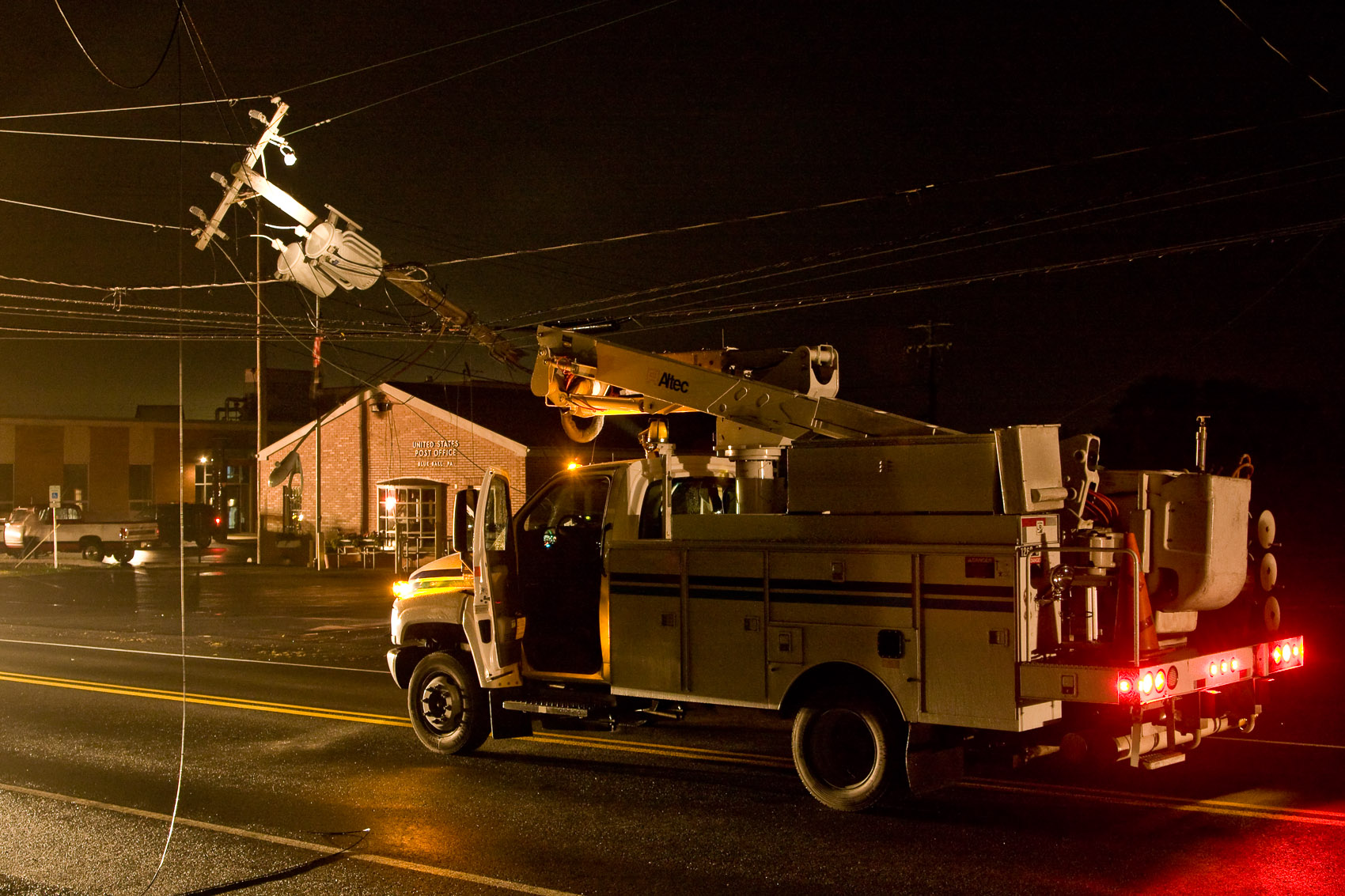 Location Photograph of a PPL Bucket Truck on the Scene of an Accident | J. Eldon Zimmerman Photography | Lancaster, PA Commercial Photographer